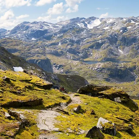 Semesterbostad Waterfalls - Norway Mountain & Traveller Award Winner!